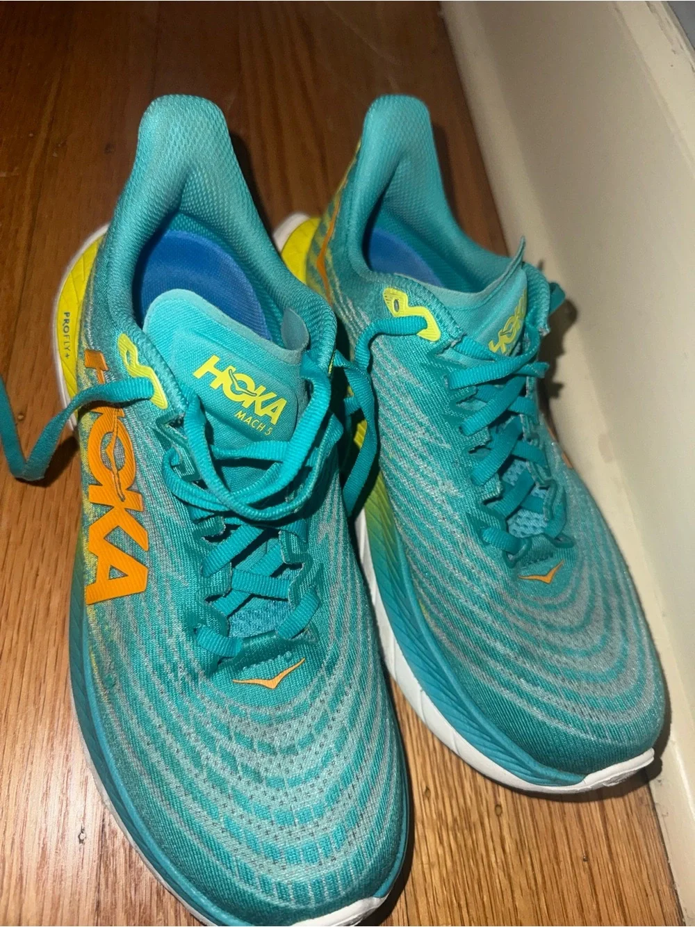 HOKA ONE ONE Mach 5 Women’s size 7Running Shoes - small wear on right shoe